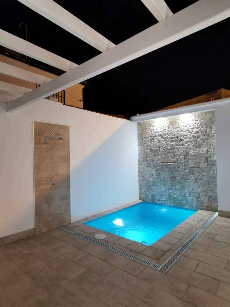 Foto de piscina en una reforma integral realizada en Ronda, Málaga.