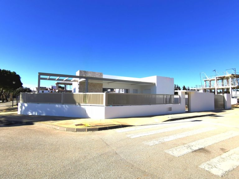 Foto de nueva construcción en la zona residencial "Los Pinos" en Ronda, Málaga.